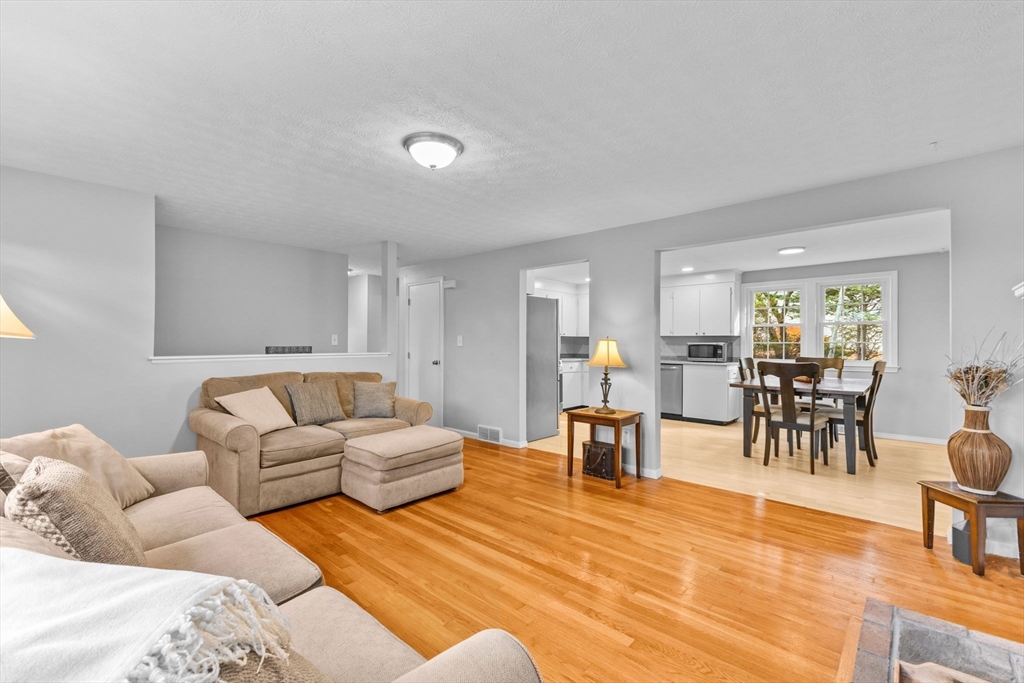 8 Observatory Ln Property Photo 9