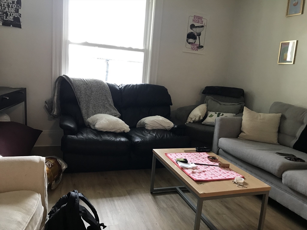 79 Cushing St Property Photo 3