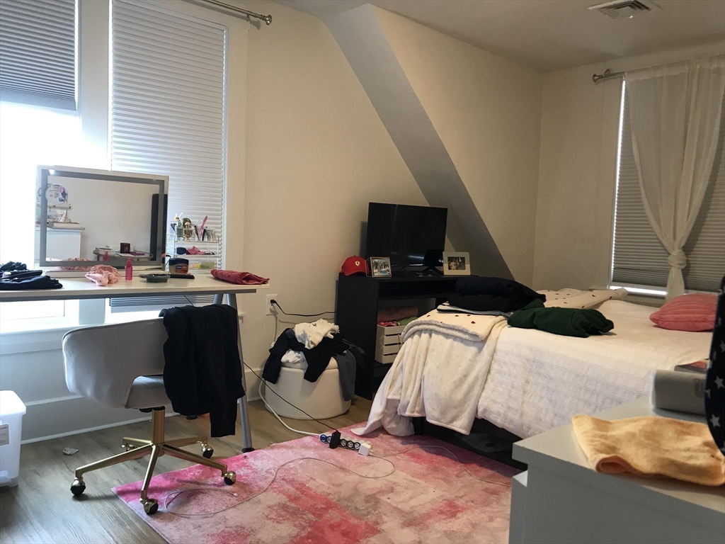 79 Cushing St Property Photo 10