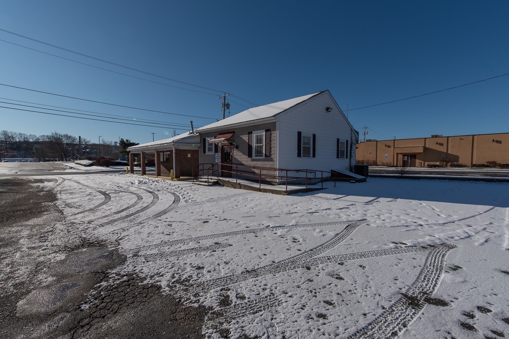 420 Social Property Photo 8