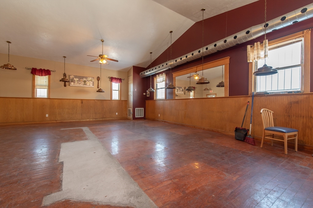 420 Social Property Photo 9