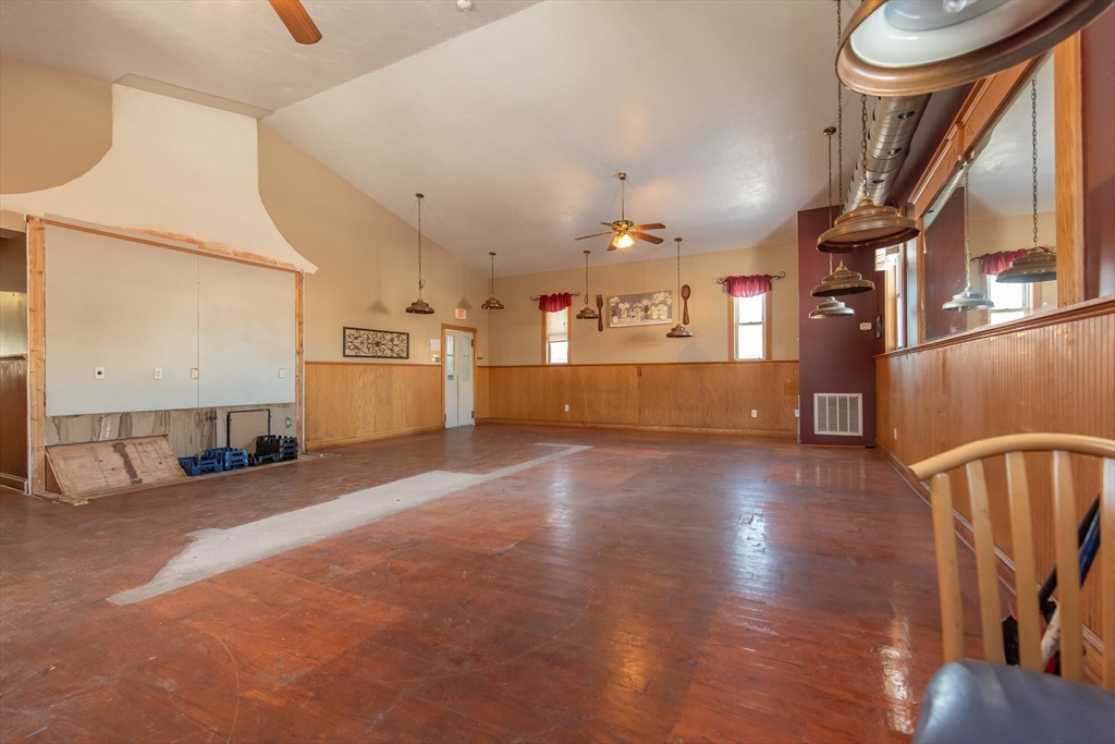 420 Social Property Photo 10