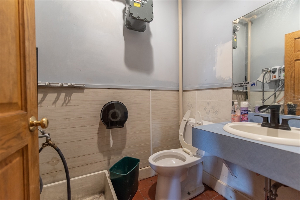 420 Social Property Photo 18