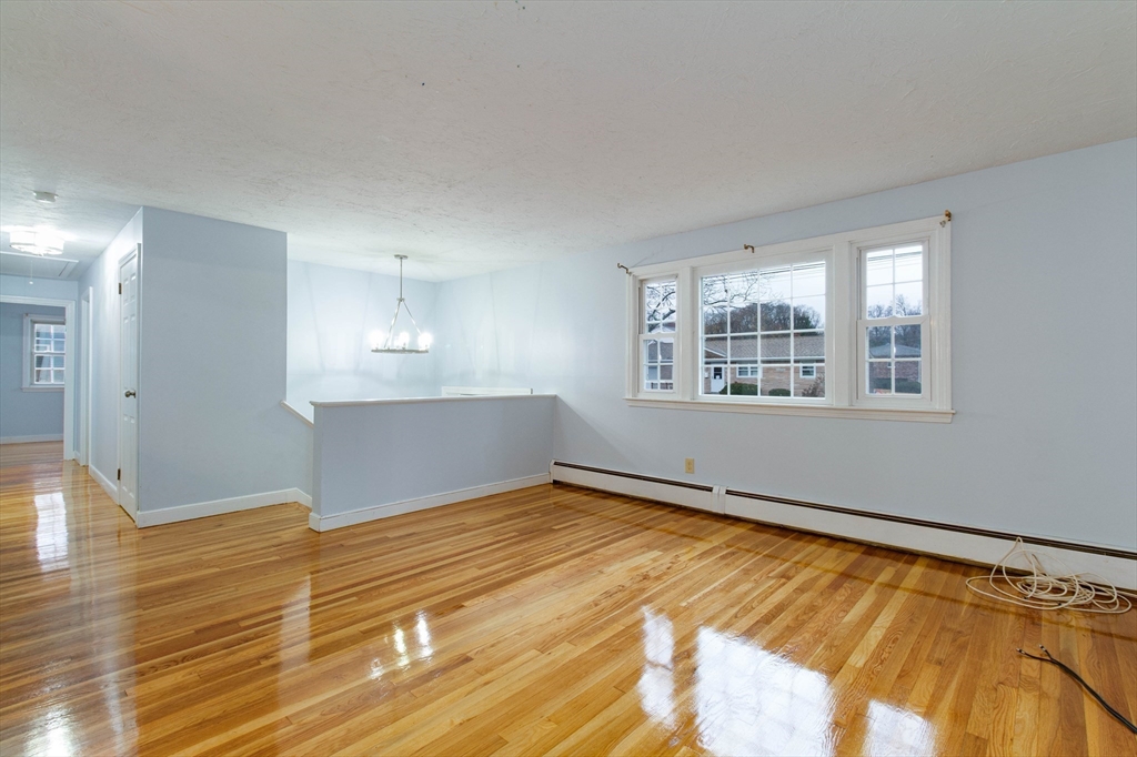 19 Metcalf Ave Property Photo 8