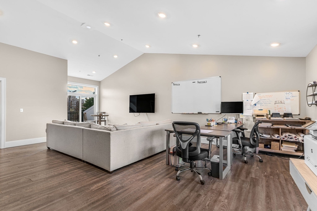 42 Felton St # 3r Property Photo 6