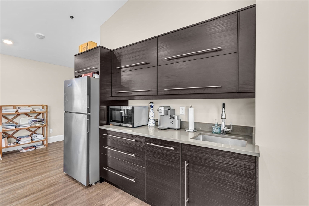 42 Felton St # 3r Property Photo 7