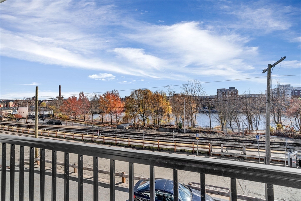 42 Felton St # 3r Property Photo 9