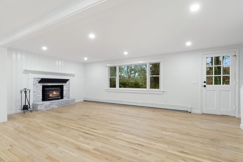 687 Long Pond Rd Property Photo 4