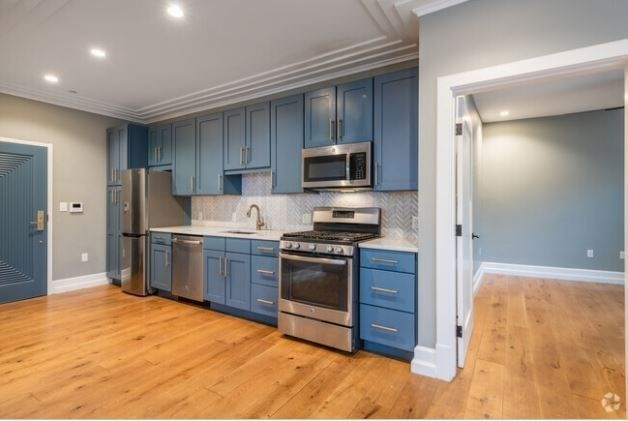 1467 Tremont # 403 Property Photo 3