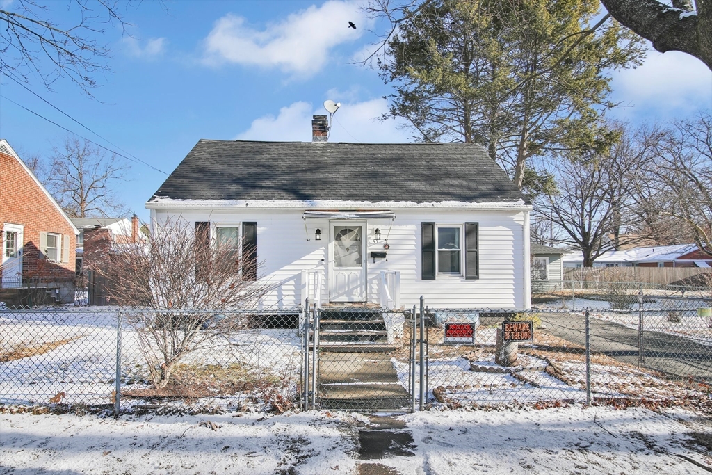 95 Leavitt Street Property Photo 2