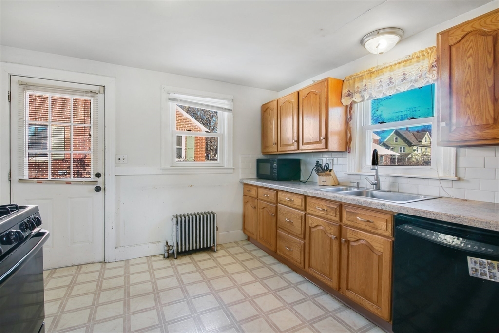 95 Leavitt Street Property Photo 7