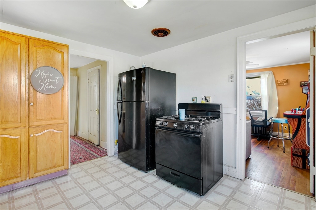 95 Leavitt Street Property Photo 9