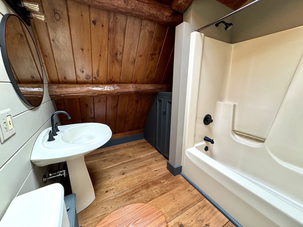 53 Hollow Property Photo 24