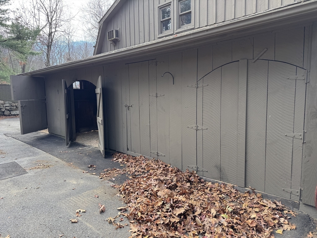53 Hollow Property Photo 36