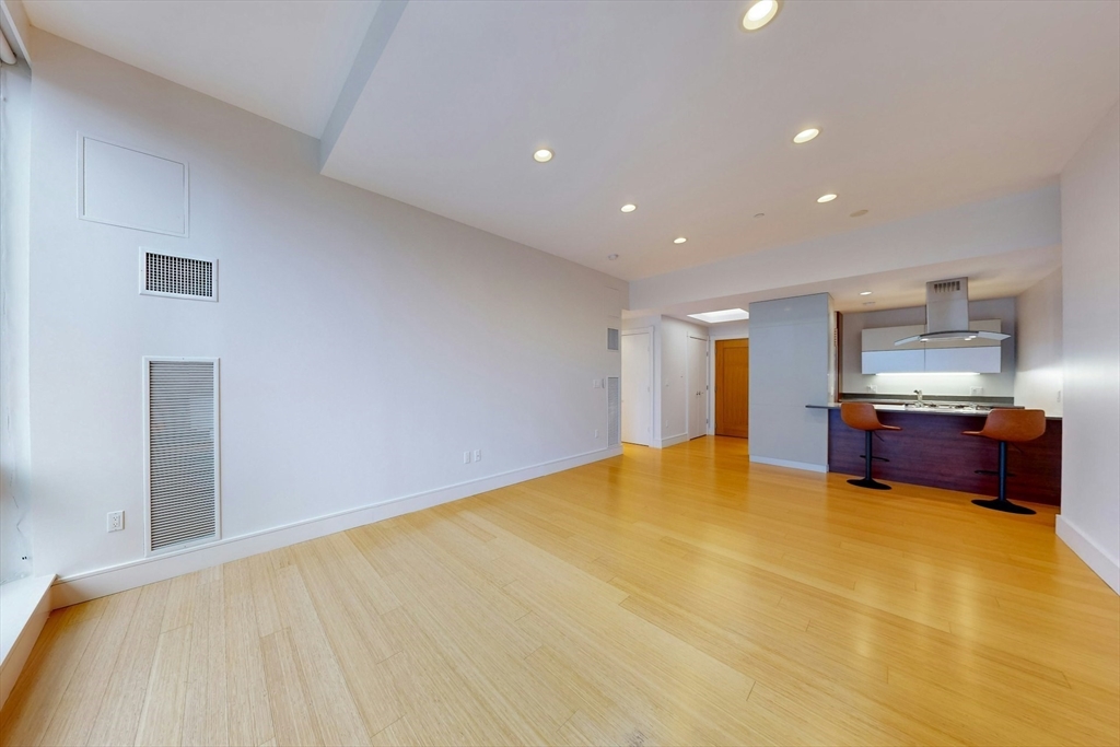 45 Province St # 1905 Property Photo 2