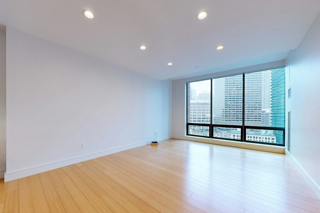 45 Province St # 1905 Property Photo 4