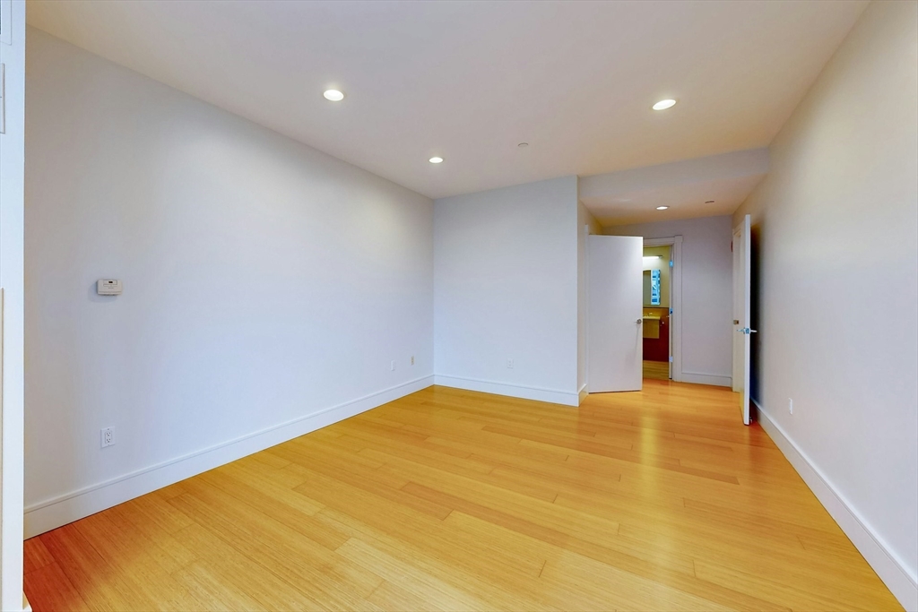 45 Province St # 1905 Property Photo 17