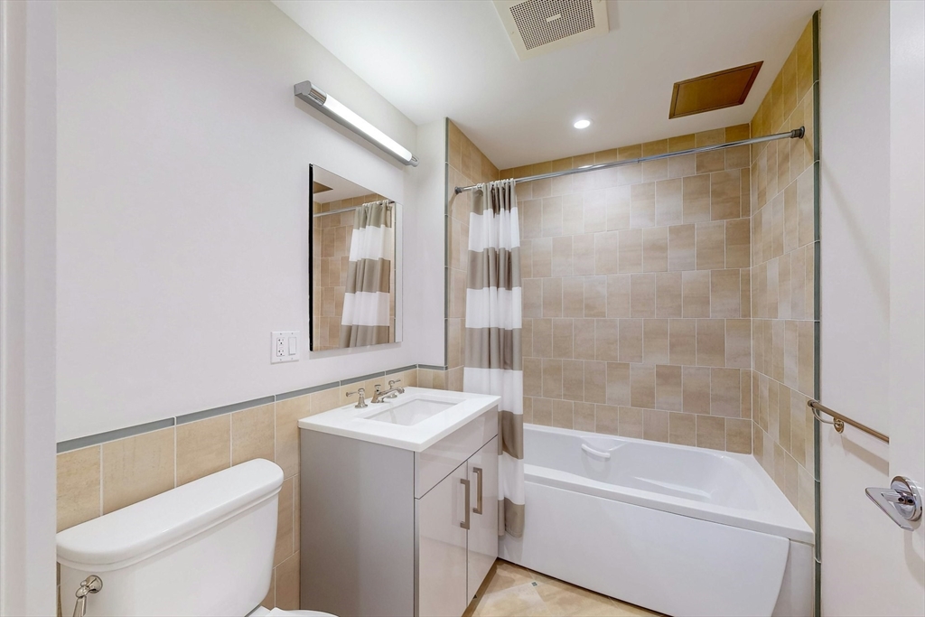 45 Province St # 1905 Property Photo 24