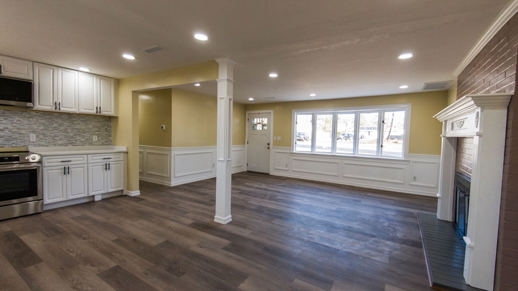 157 Rockland St Property Photo 6