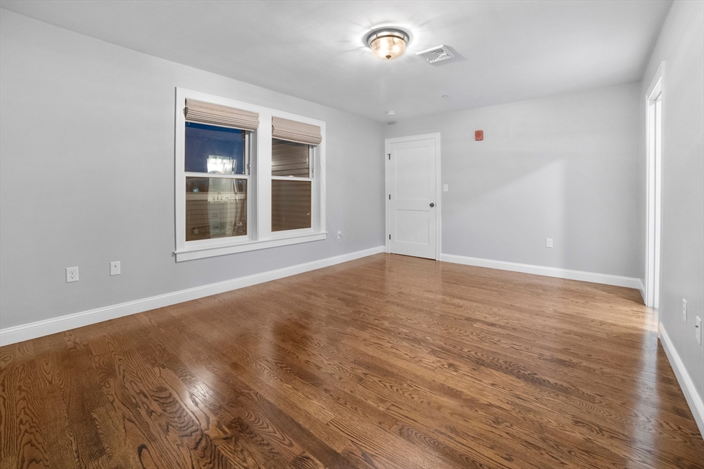223 Saratoga Property Photo 15
