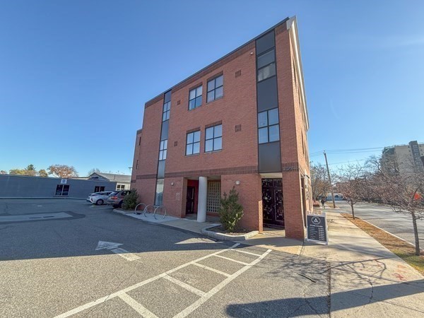 21 Broadway Property Photo 1