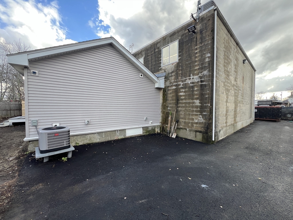 2-r Aaron St Property Photo 21