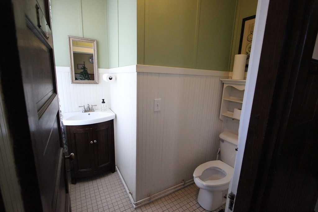 8 Court St Property Photo 5