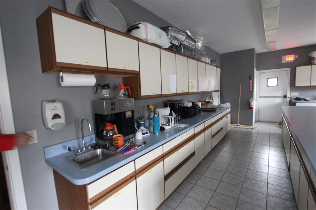 8 Court St Property Photo 7