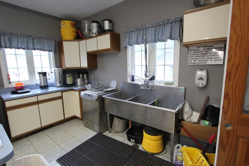 8 Court St Property Photo 9