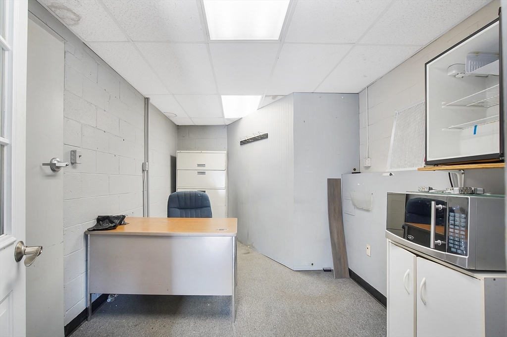 1576 State Street Property Photo 6