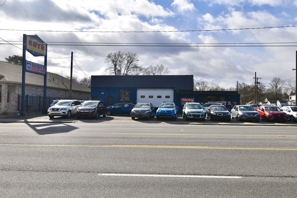 927 Boston Road Property Photo 2
