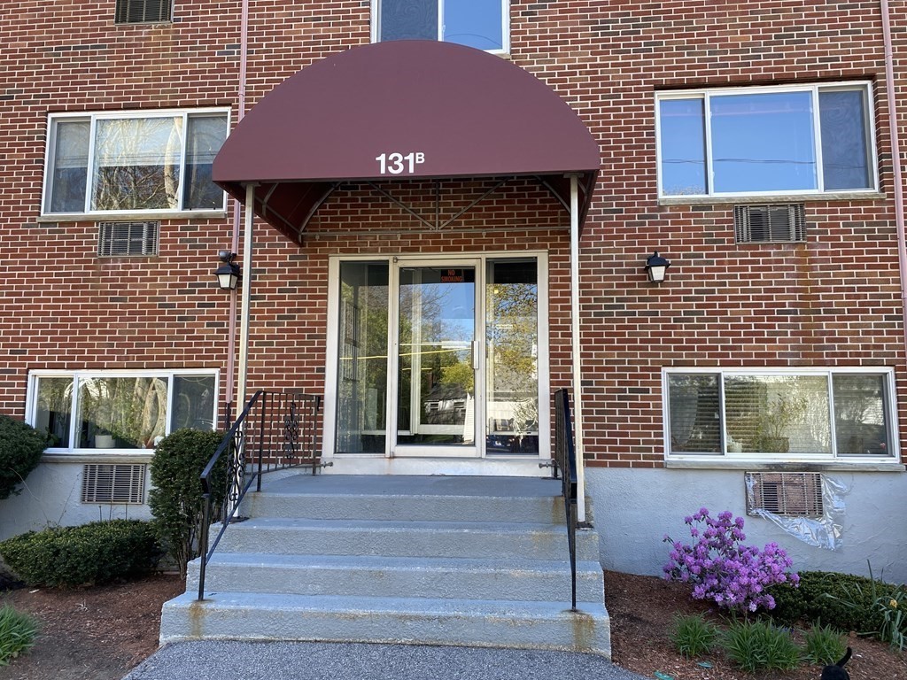 131 Mellen St # 3b Property Photo 1