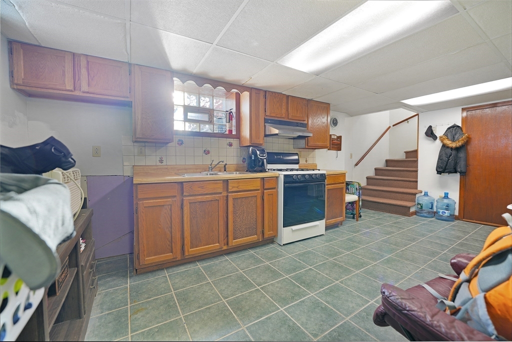 28 Weaver St Property Photo 11