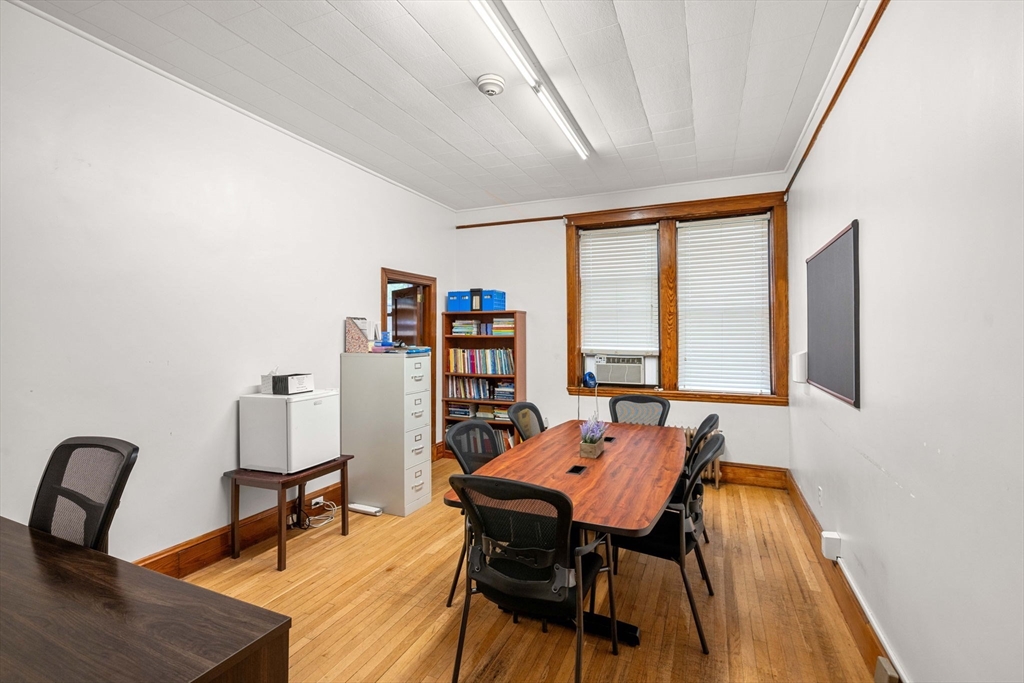 35 Middlesex Property Photo 17