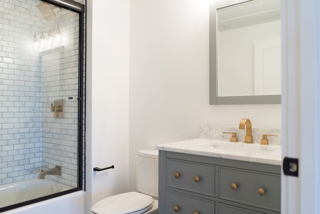 1467 Tremont # 405 Property Photo 5