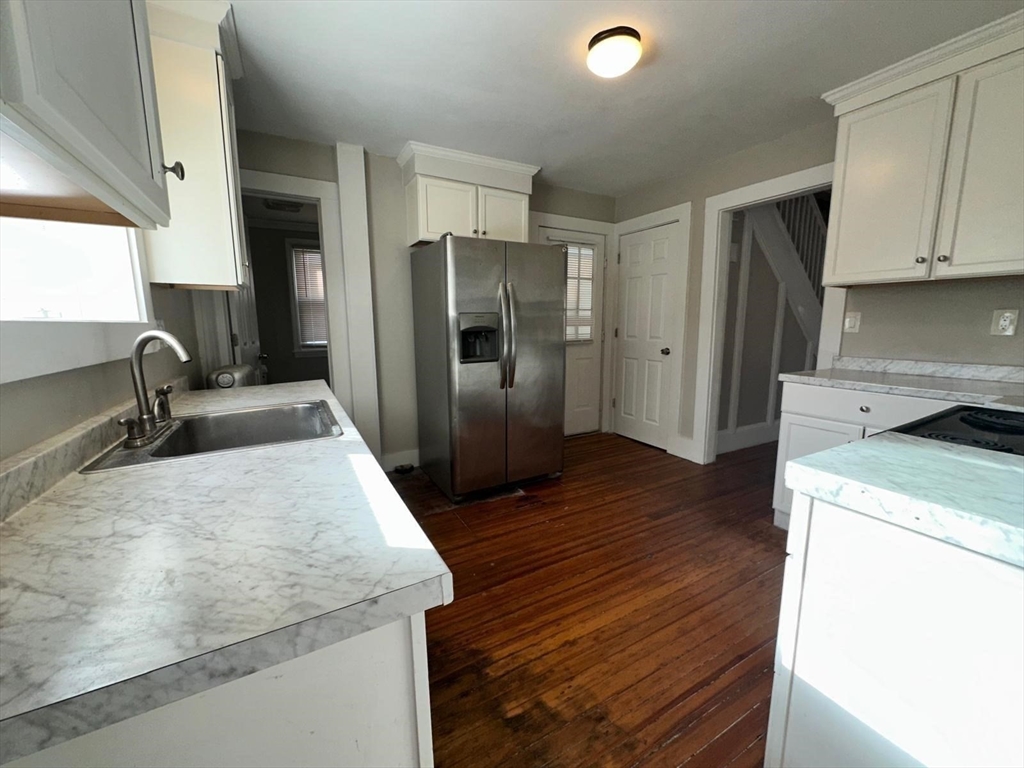 37 Day St Property Photo 6