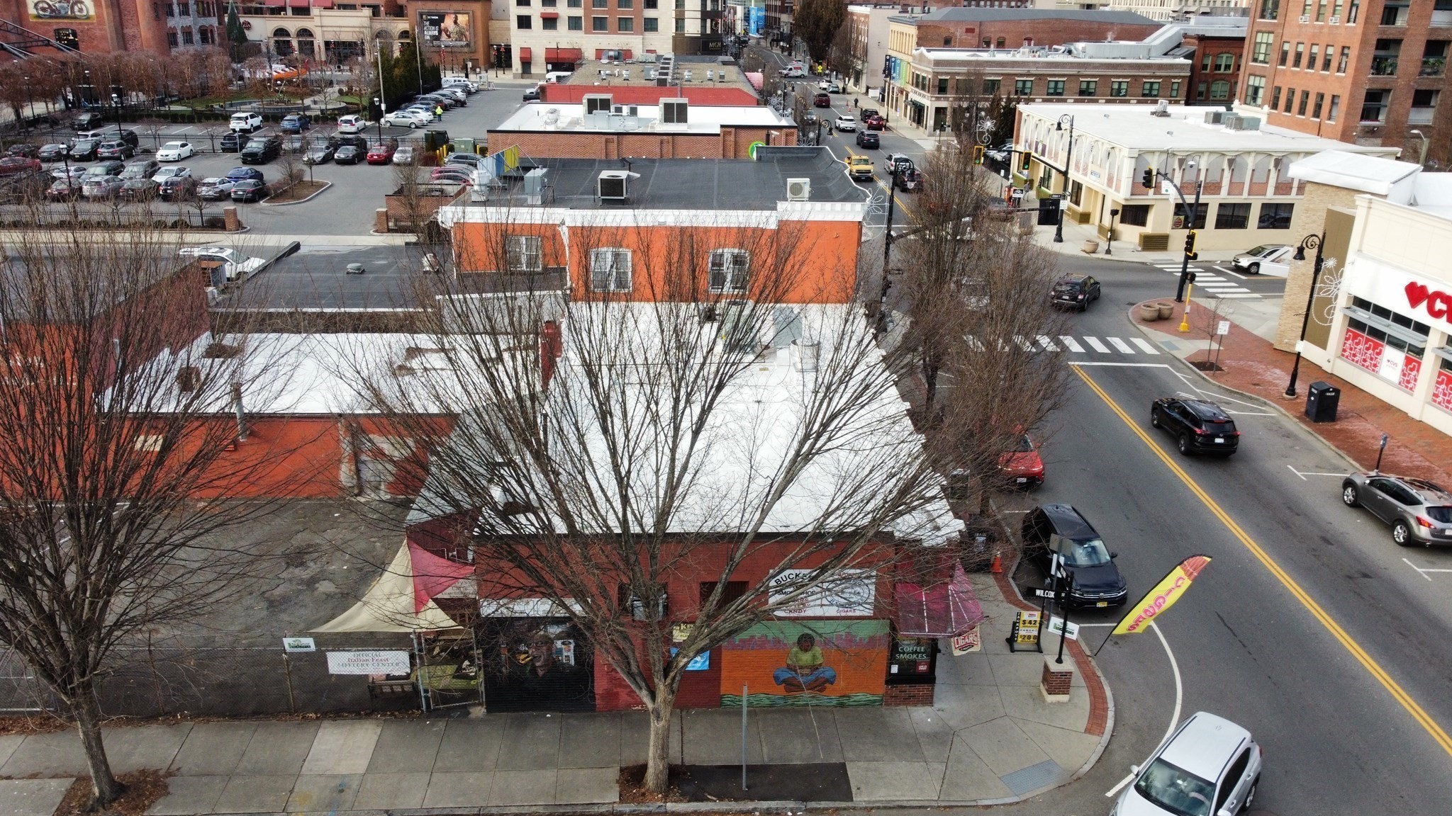 982 Main St Property Photo 2