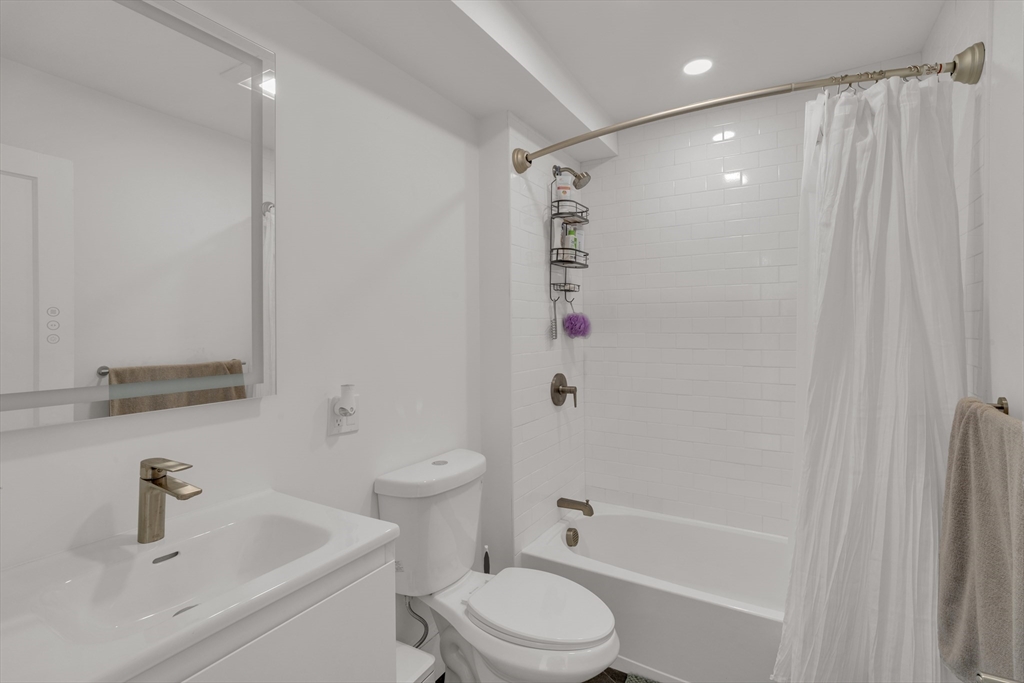 26 Bradlee Rd # 402 Property Photo 10