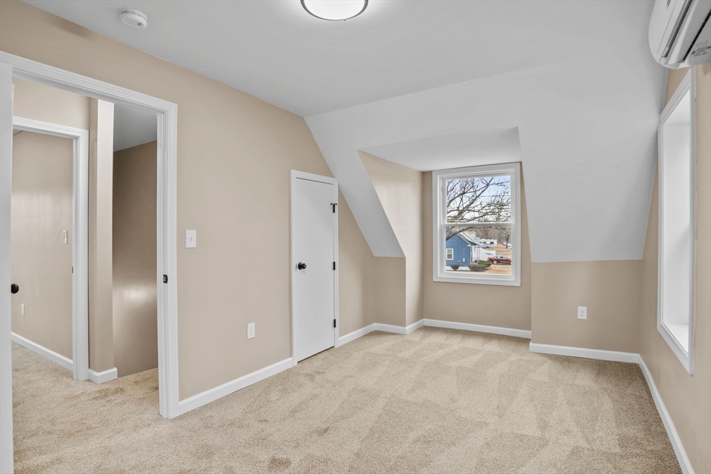 1577 Bay St Property Photo 17