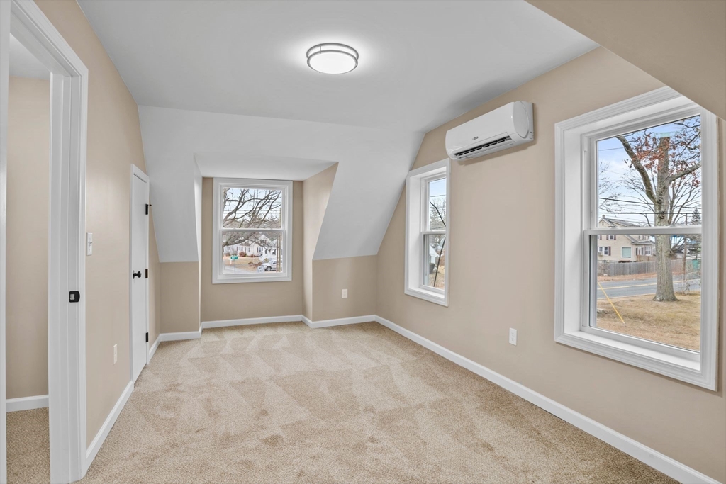 1577 Bay St Property Photo 18