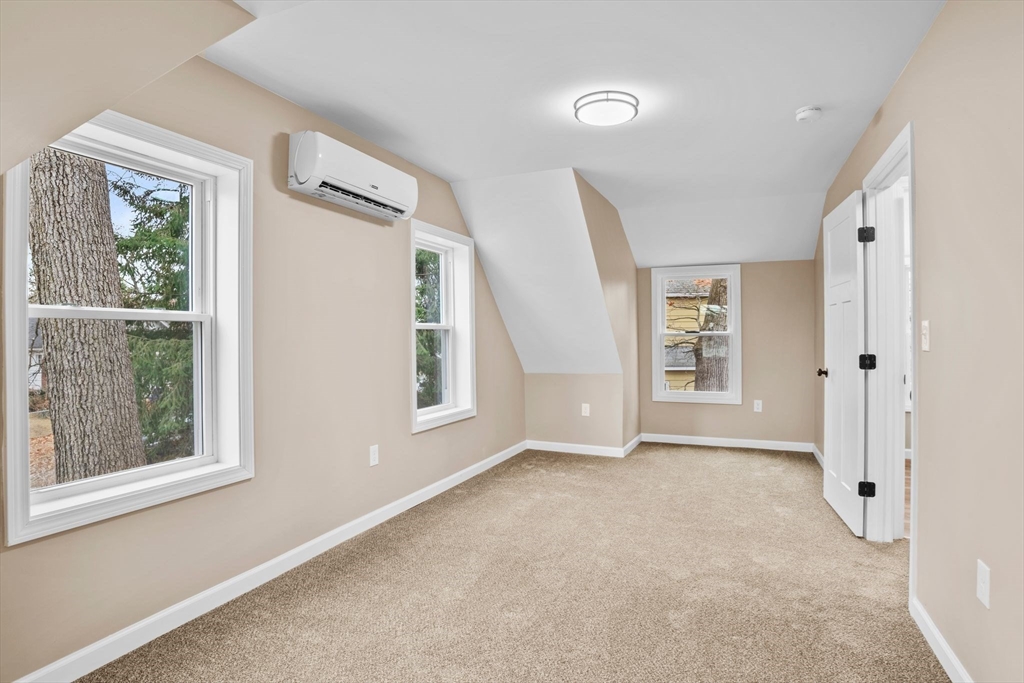 1577 Bay St Property Photo 19
