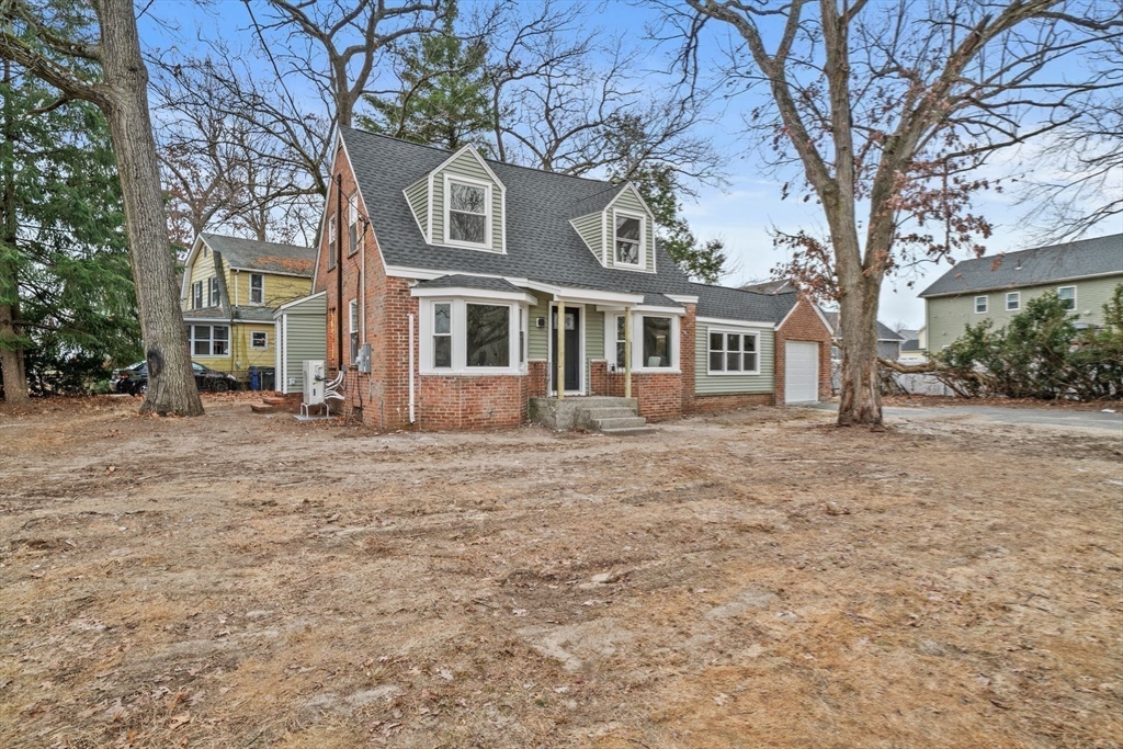 1577 Bay St Property Photo 24
