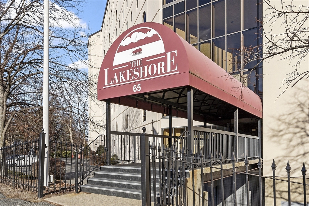 65 Lake Avenue #221, Worcester