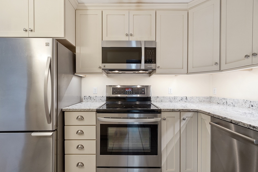 5 Colonial Drive # 2 Property Photo 1