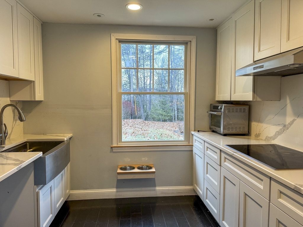 4 Omega Way Property Photo 18