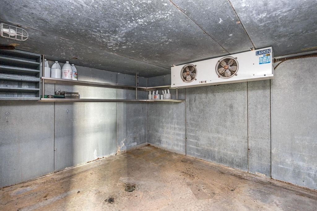 216 Main St Property Photo 38