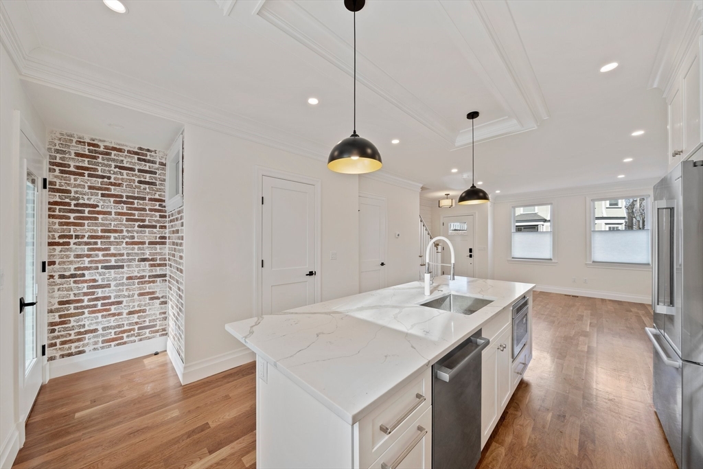 683 East 8th Street Property Photo 1