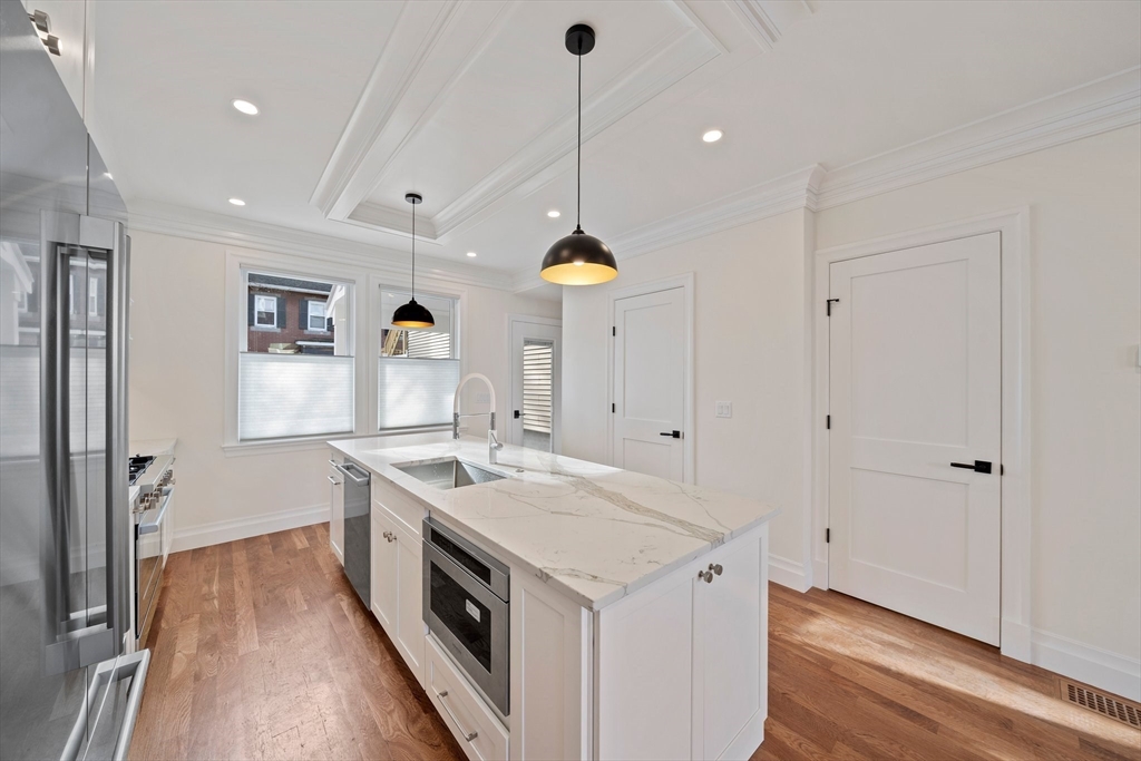 683 East 8th Street Property Photo 5