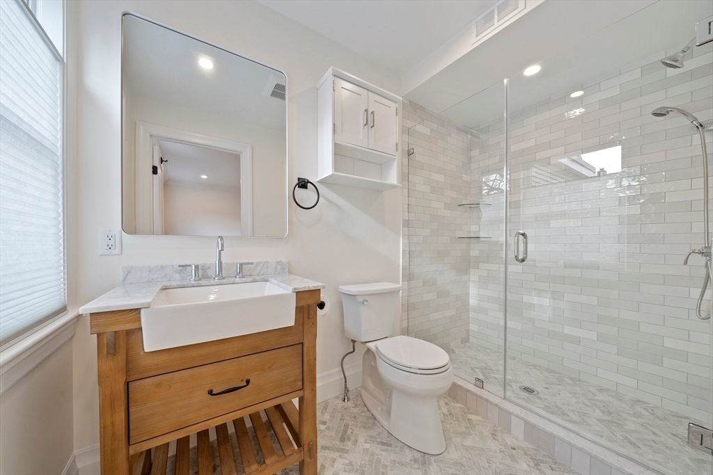683 East 8th Street Property Photo 14