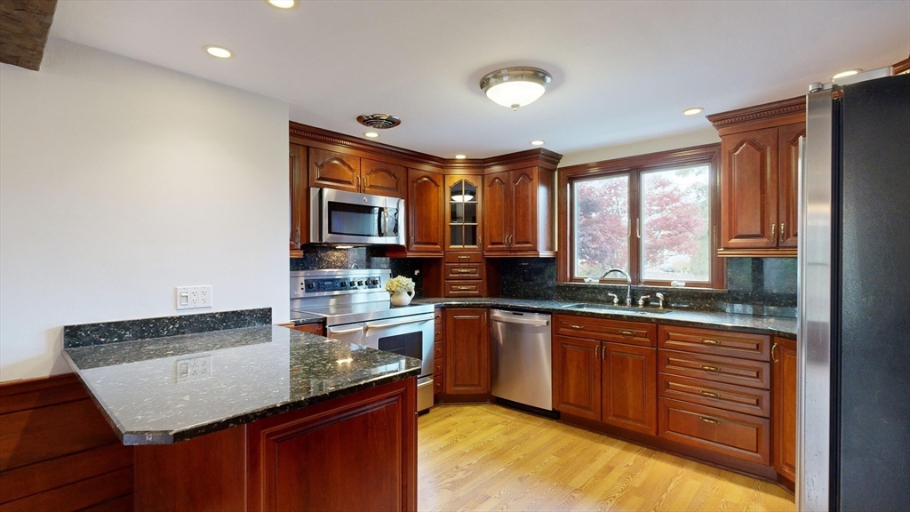 122 Park Street Property Photo 4